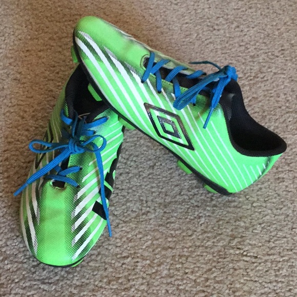 Umbro Boys Cleats - Picture 2 of 8